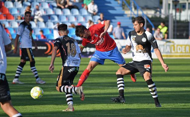 Carlos de la Nava se retira lesionado del entrenamiento de Unionistas y es duda ante la Cultural