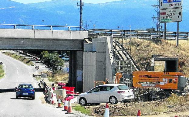La obra de la SG-20 desvía el tráfico en las carreteras de Palazuelos y Espirdo