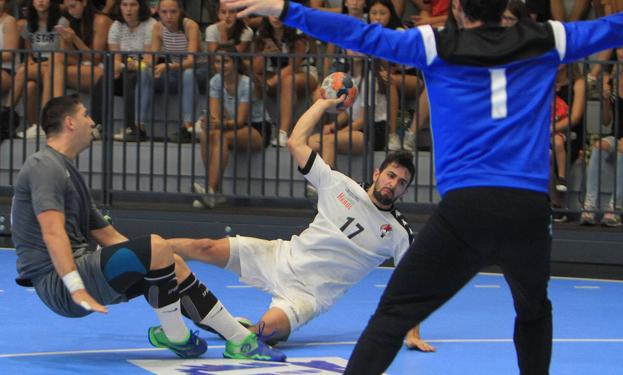 Daío Ajo Martín, jugador del BM Nava, destaca el trabajo de todo el equipo en este comienzo de Liga