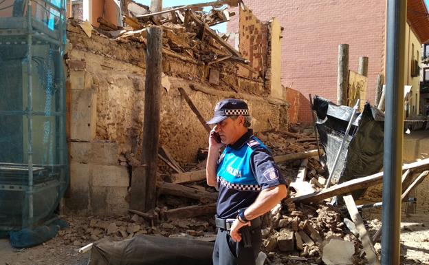 Una vivienda se desploma junto a la iglesia del Mercado sin causar daños personales