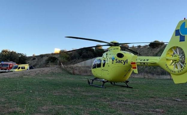 Cuatro heridos al caer dos vehículos por un terraplén en la A-66 en Mozárbez
