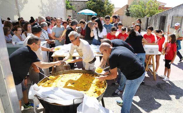 La comida popular reúne a todos los vecinos de Juzbado