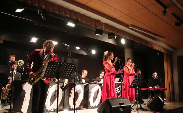 Los carretones y la música preludian la fiesta del día grande del patrón de Cuéllar