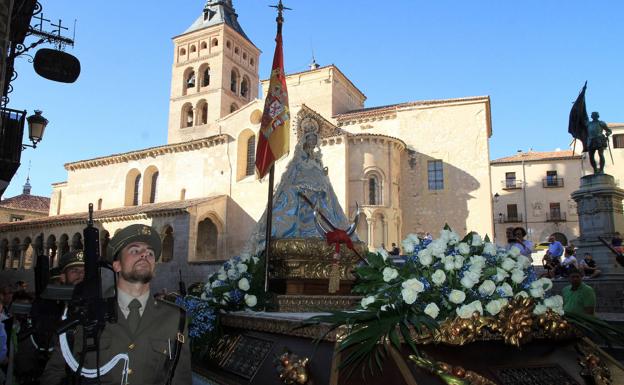 La patrona de Segovia regresa a su santuario acompañada por el fervor popular