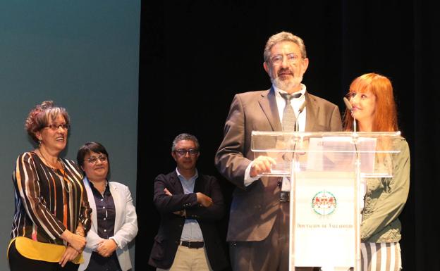 Premian al doctor Ángel Santaolaya por su labor «pionera en la salud sexual» en Valladolid