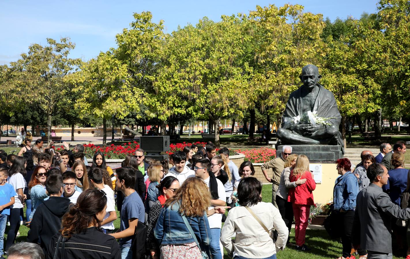 Homenaje a Gandhi en el Parque de la Paz de Valladolid