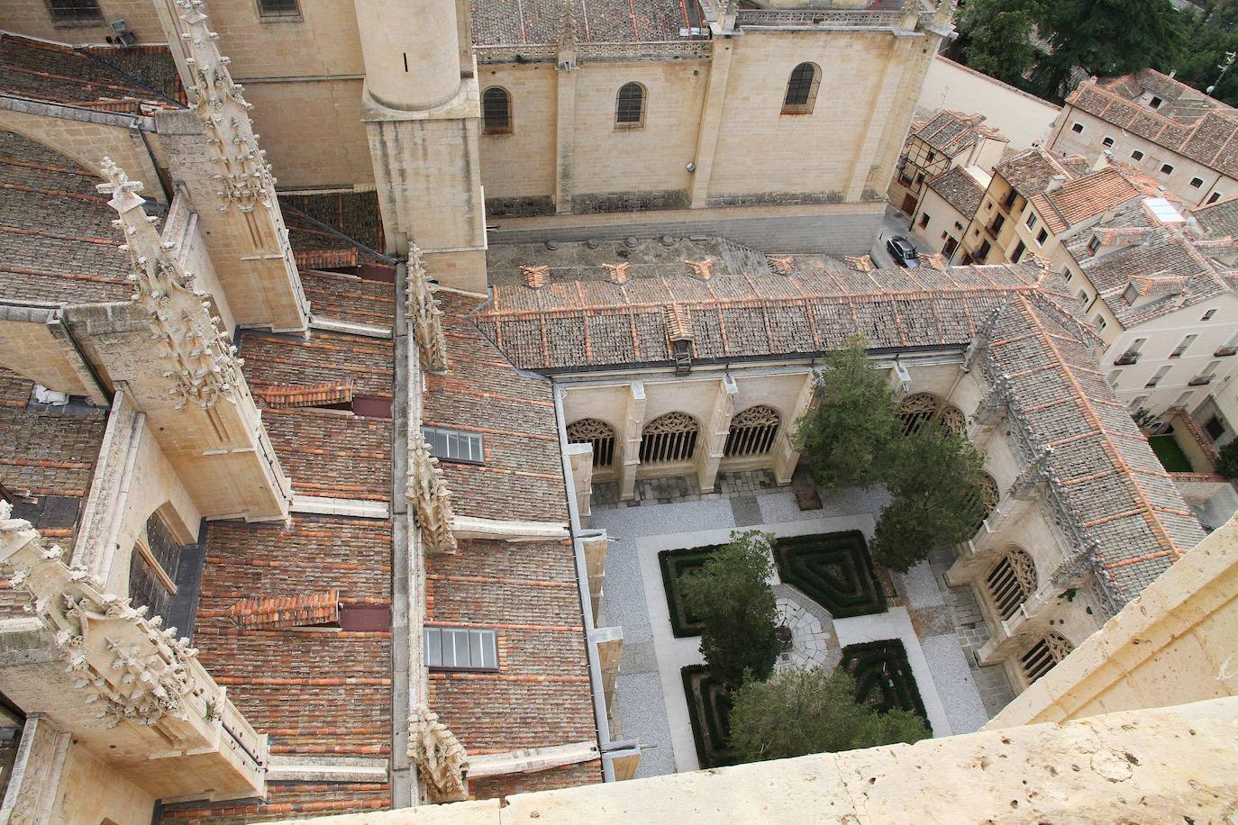 Patrimonio autoriza la restauración de las cubiertas del crucero sur de la Catedral