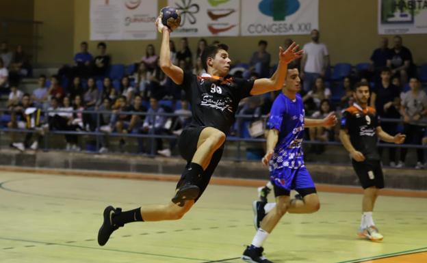 El BM Salamanca deja escapar el primer punto del Río Tormes ante la Avilesina (31-31)