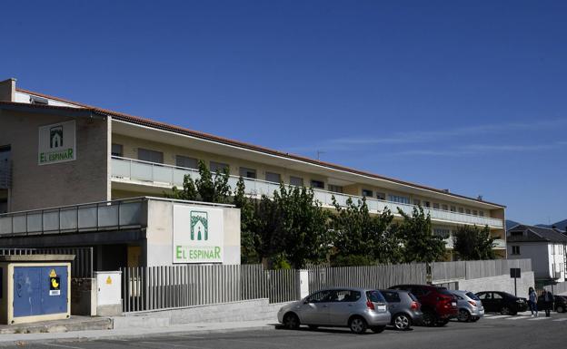 «Ningún día ha estado el centro sin enfermeras», asevera la gerente de la residencia de El Espinar