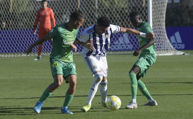 La fe y la fortuna le dan la victoria al Promesas frente a la Real Sociedad B