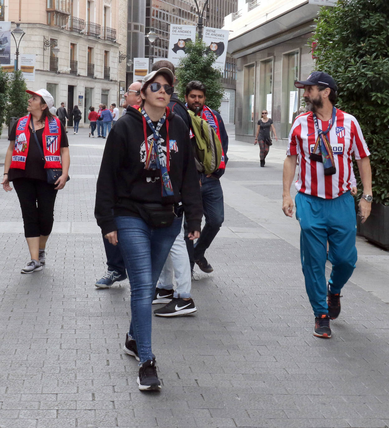 Aficionados del Real Valladolid y del Atlético de Madrid animan el ambiente antes del partido