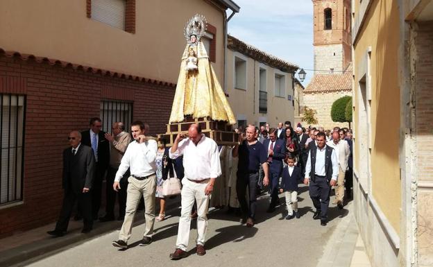 Villagarcía de Campos se rinde ante la Virgen del Rosario