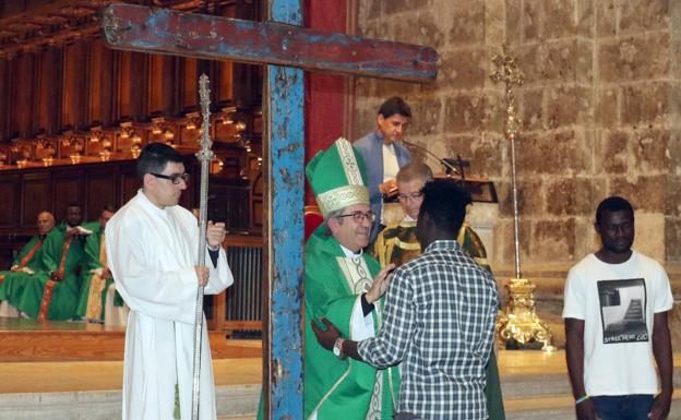 Valladolid recibe la Cruz de Lampedusa como símbolo de «implicación ante la inmigración»