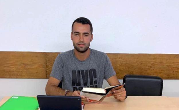 «Empecé a salir con una chica y me gustaba, pero la vocación se impuso»