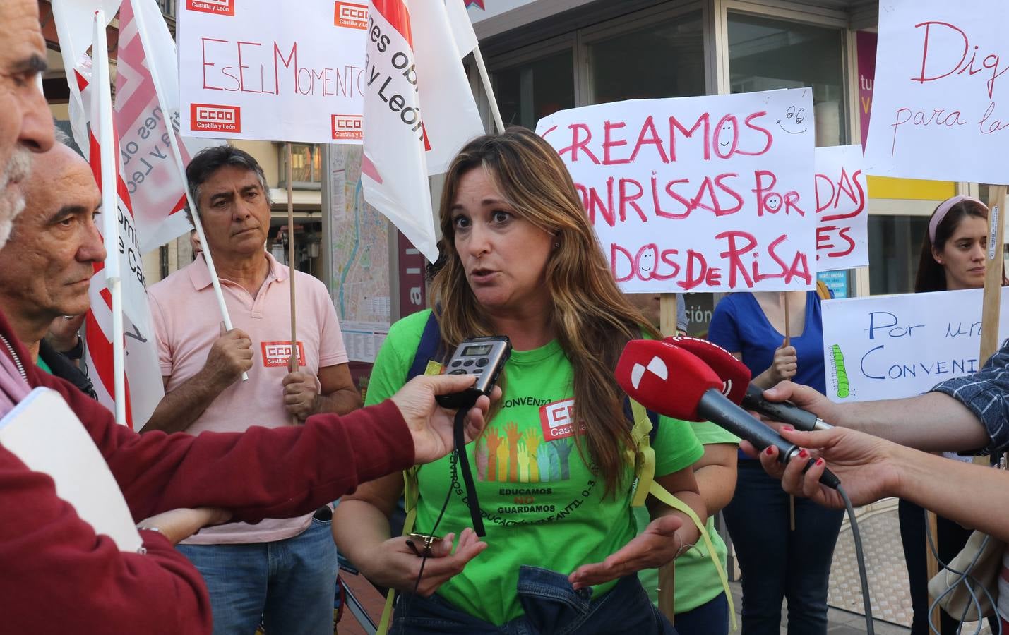 Concentración de trabajadores de escuelas infantiles en Valladolid