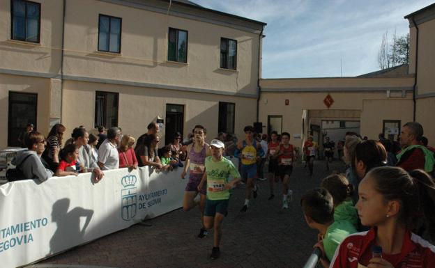 Cerca de 200 deportistas participan en el Cross Virgen del Pilar