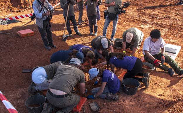 El juez de Almazán pide muestras de ADN a los familiares de los fusilados en La Riba de Escalote Adolfo Morales y Alberto Rodrigo