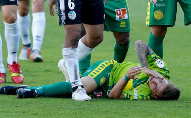 Álvaro Romero, tras romperle el pómulo en el derbi: «Va a por mí, la acción es intencionada y no es un accidente»