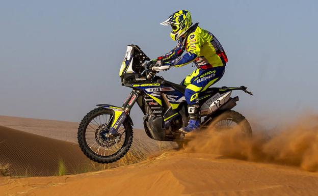 Santolino dice adiós a sus opciones en el Rally de Marruecos tras sufrir problemas con el carburante