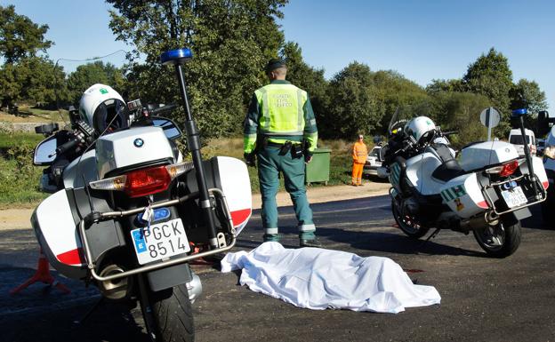 Fallece un motorista tras salirse de la carretera CL-526 en la localidad salmantina de Peñaparda