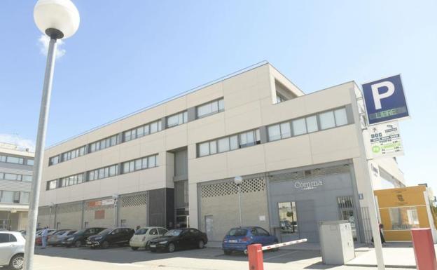 La Policía analiza la cámara y la tarjeta encontrada en un baño de mujeres de la empresa Konecta en Valladolid