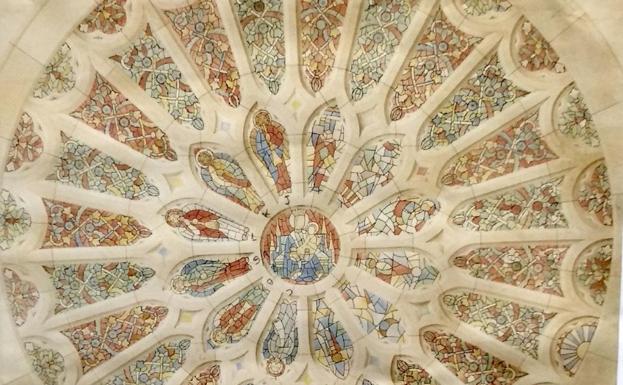 El rosetón de la Catedral de León, objeto de 'cambiazo' durante su restauración en Cataluña
