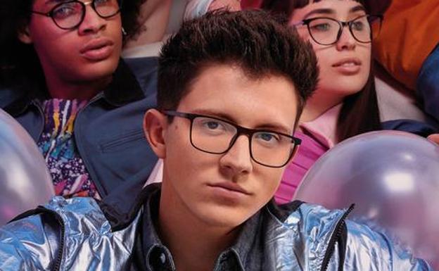 El 'influencer' valenciano Jonan Wiergo, imagen de la nueva colección de gafas St!ng