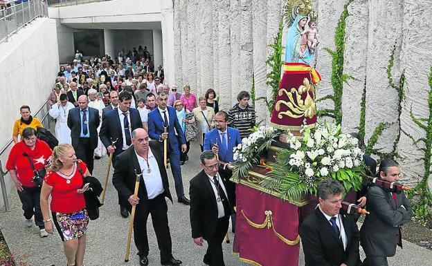 Pilarica saca a su patrona en el día grande de sus fiestas