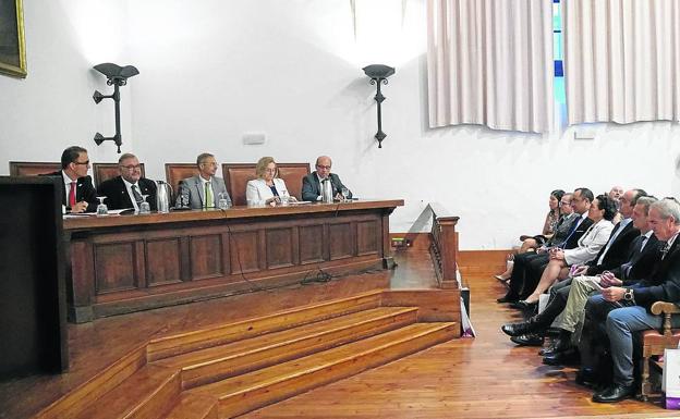 Fisioterapia rinde homenaje al profesor Calvo Arenillas en la Universidad de Salamanca