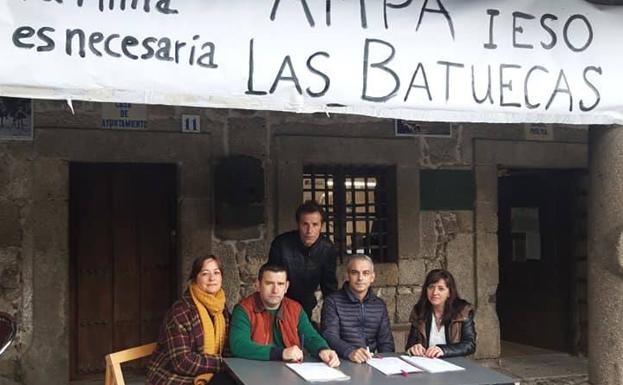 Recogen firmas en La Alberca tras la negativa de ampliar la oferta educativa en el IESO
