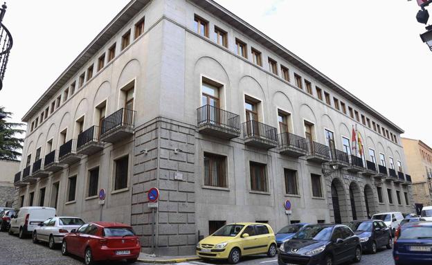 Siete años de cárcel para un camarero por acuchillar a un cliente que fumó en un bar de Segovia
