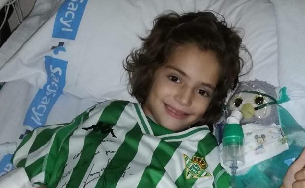 Joaquín, capitán del Real Betis, manda ánimos a la joven jugadora salmantina enferma de gravedad