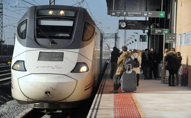 Correos venderá en sus oficinas billetes de Renfe para media y larga distancia