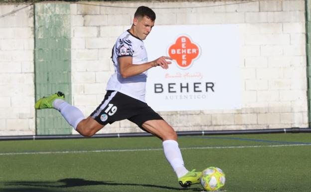 Uxío: «No hay que volverse locos con fichar un delantero en el Salamanca CF UDS, confío en los que tiene el equipo»