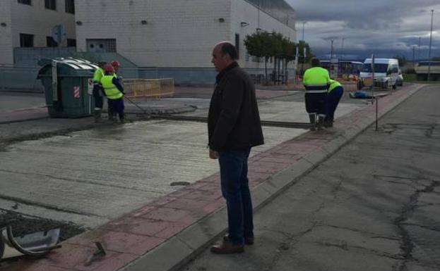 Asfaltan una zona junto al Centro de Salud de Ciudad Rodrigo ante la demanda vecinal
