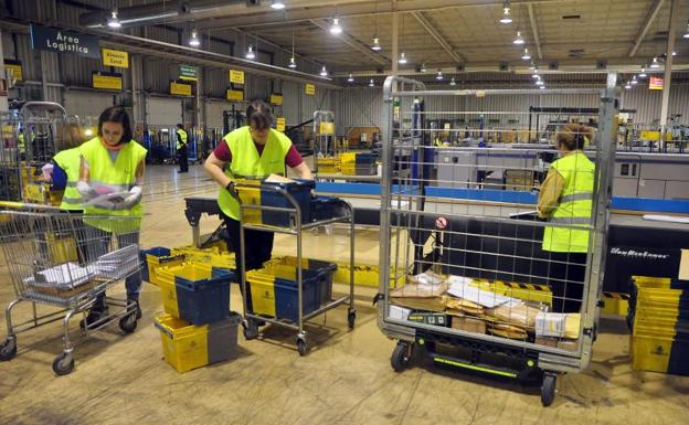 Imponen a Correos pagar 8.900 euros por encadenar contratos durante nueve años de una repartidora de Valladolid