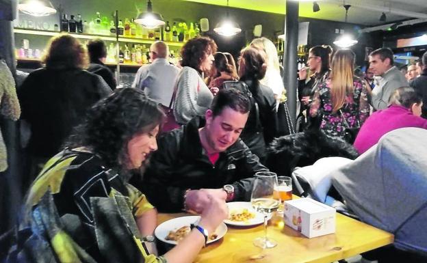 Olmedo celebra un buen fin de semana de tapeo pese al mal tiempo