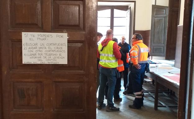 Un perro y un helicóptero se suman a la búsqueda del vecino de Aguilafuente desaparecido desde el viernes