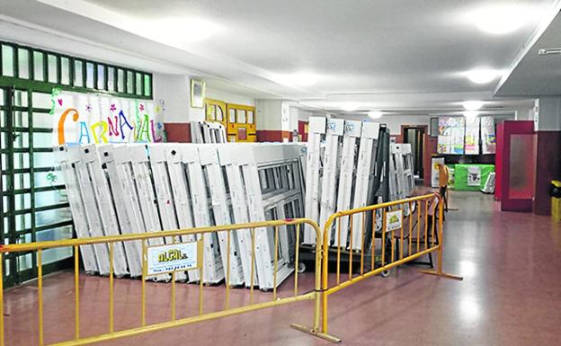 Un colegio de Laguna envía a los niños a casa porque el centro carecía de ventanas por una obra