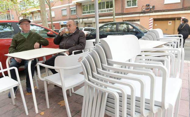 Un plan piloto delimitará con pintura 35 terrazas para evitar conflictos por el espacio peatonal en Valladolid