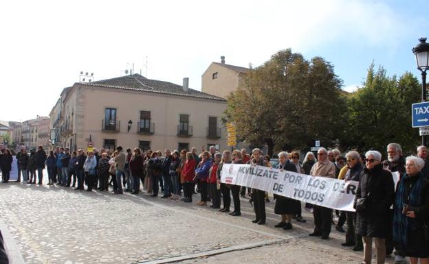 Cáritas clausura en Ciudad Rodrigo sus jornadas regionales con un simbólico Círculo del Silencio