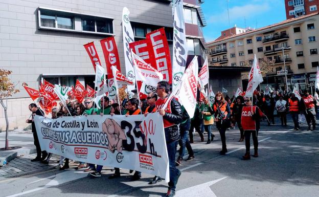 Más de un centenar de funcionarios de la Junta piden en Soria la aplicación de las 35 horas semanales