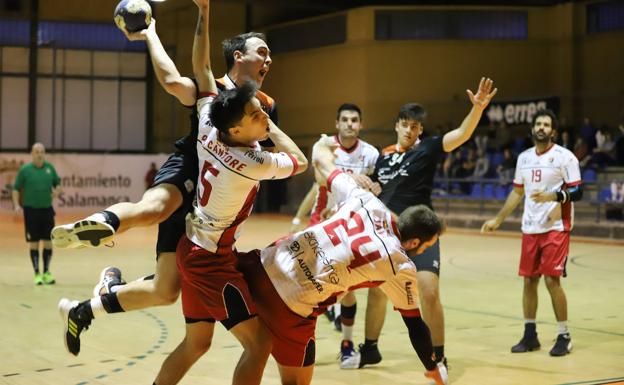 Dura salida para el BM Salamanca ante el colíder en Soria