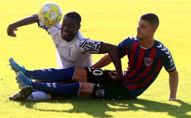 Un Salamanca CF UDS lleno de dudas tira la primera parte y cae ante un Leioa en descenso (2-1)
