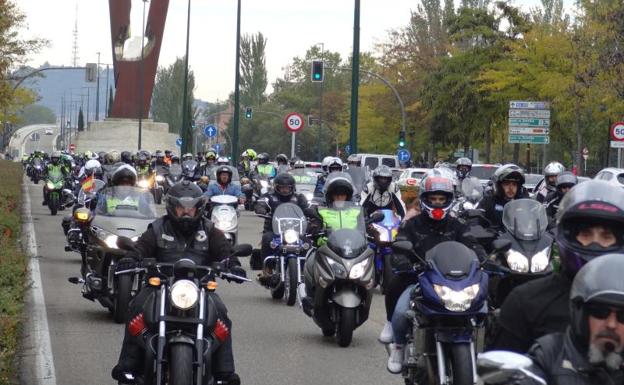 Decenas de motoristas claman en Valladolid por medidas urgentes para mejorar la seguridad vial