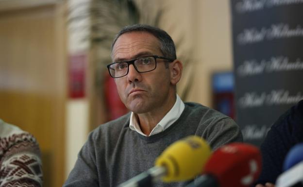 Etxeberria: «Creamos una plantilla muy solvente para 2ª B, pero está adormeciéndose y no envidia en nada a la del año pasado»
