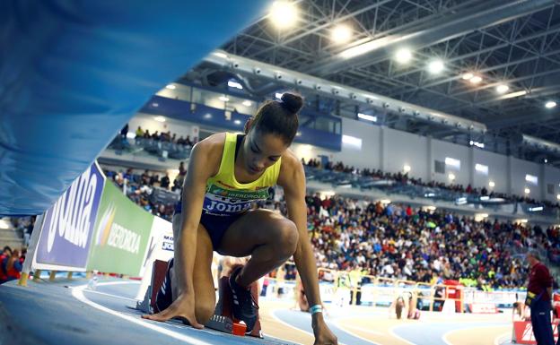 Salma Paralluelo, clase y velocidad para brillar en atletismo y fútbol