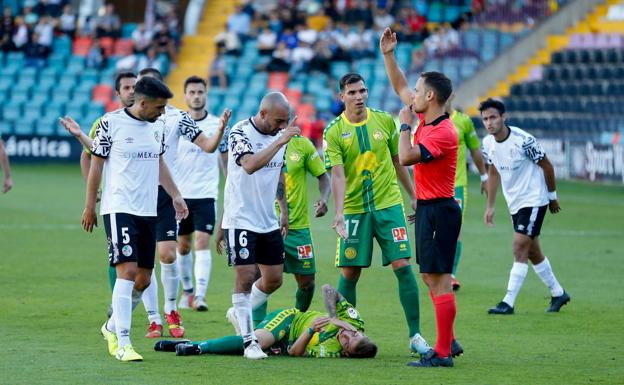 Competición sanciona con cuatro partidos a Kristian Álvarez, del Salamanca CFUDS, por su codazo en el derbi