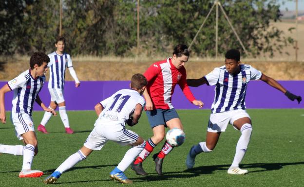 El Real Valladolid B vence en el duelo de altos vuelos