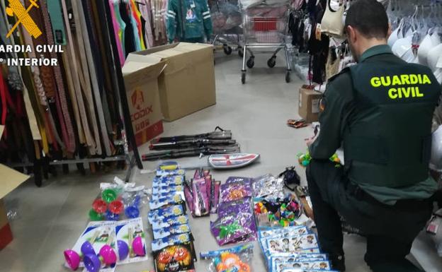 La Guardia Civil de Segovia intercepta 269 juguetes ilegales, varios de ellos de Halloween